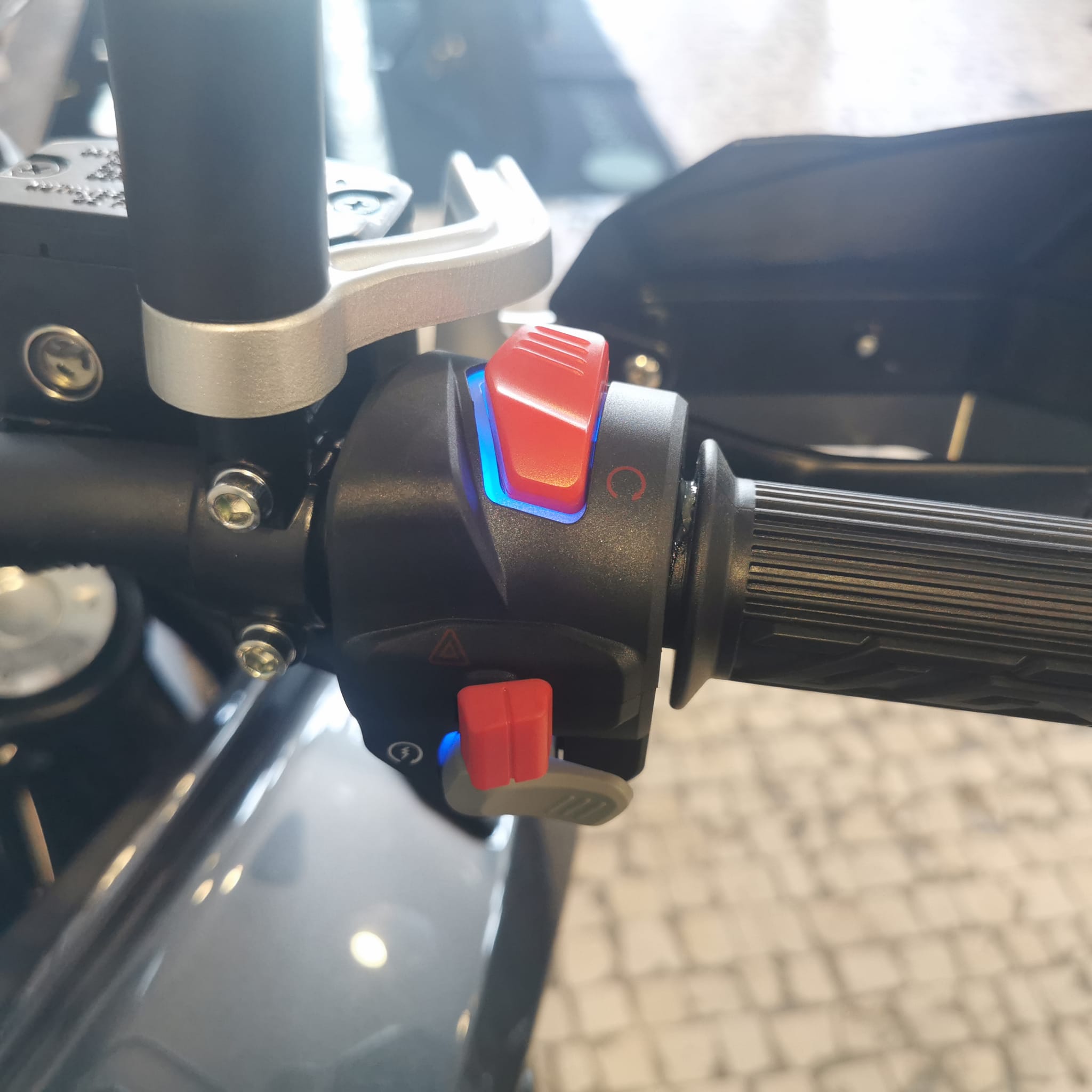 https://zero-km.pt/ZeroKm/Produtos/trk702x 9.jpeg